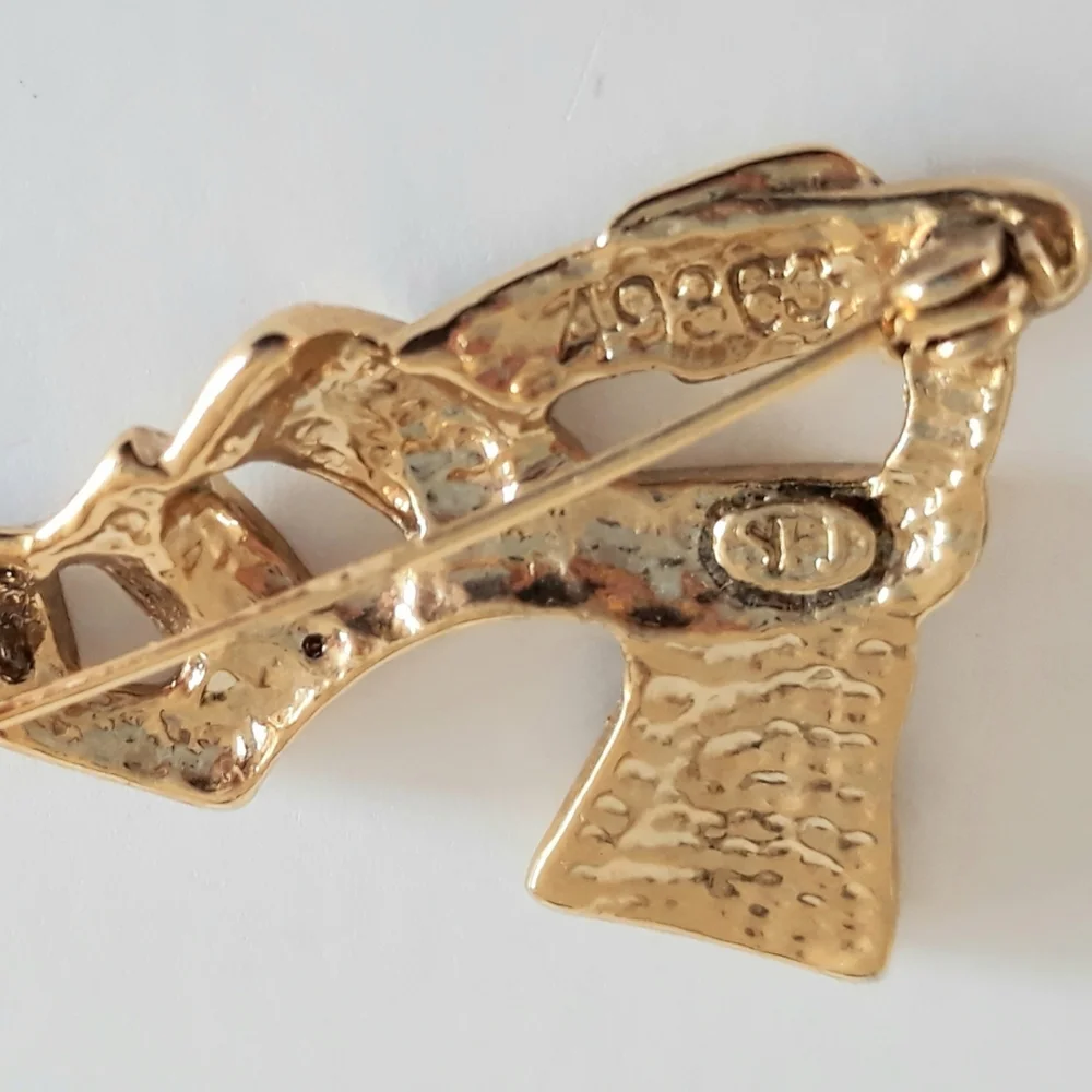 1970s SFJ Steinmetz Fine Jewelry platform heel pin